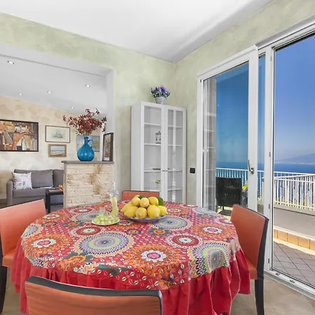 Priora Sleeps 14 With Pool And Wifi Villa Sorrento