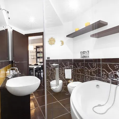 Priora Sleeps 14 With Pool And Wifi