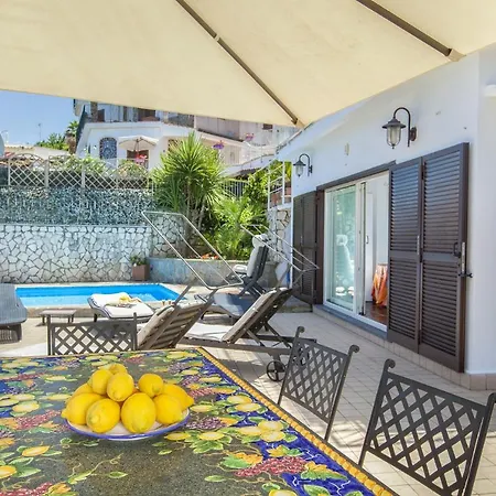 Priora Sleeps 14 With Pool And Wifi
